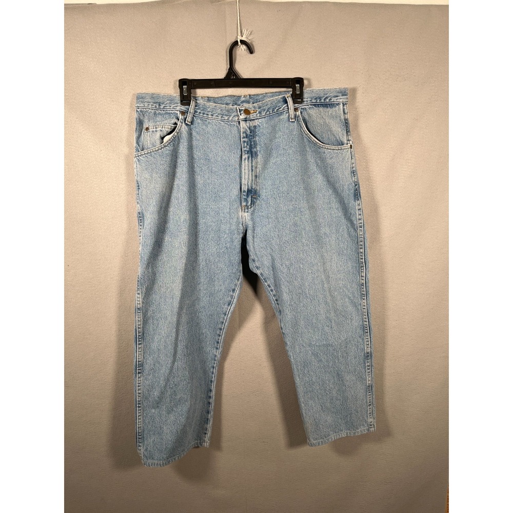 Wrangler Regular Fit Jeans Mens 42x30 Blue Denim Cotton Medium Wash Straight Leg